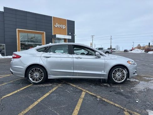 Used 2016 Ford Fusion SE w/ Equipment Group 202A image 4