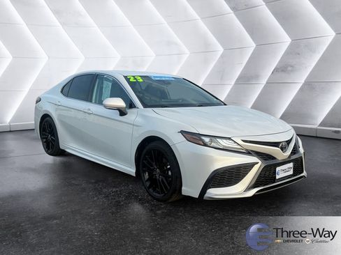 Used 2023 Toyota Camry XSE image 7