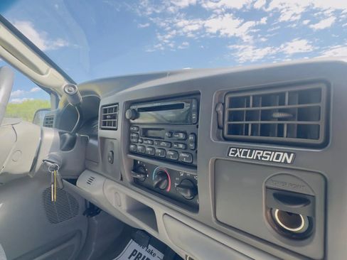 Used 2003 Ford Excursion XLT image 23
