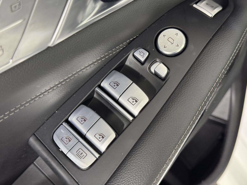 Used 2022 BMW X7 xDrive40i w/ M Sport Package AWD/4WD image 18