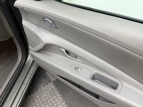 Certified 2025 Hyundai Elantra SE FWD image 34