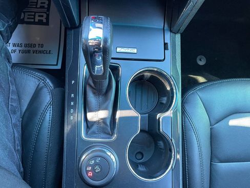 Used 2017 Ford Explorer XLT w/ Equipment Group 202A image 26