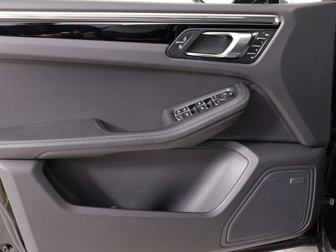 Used 2025 Porsche Macan image 26
