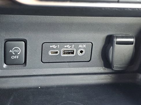 Used 2025 Nissan Sentra SV image 13