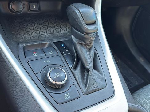 Used 2022 Toyota RAV4 XLE w/ Convenience Package image 33