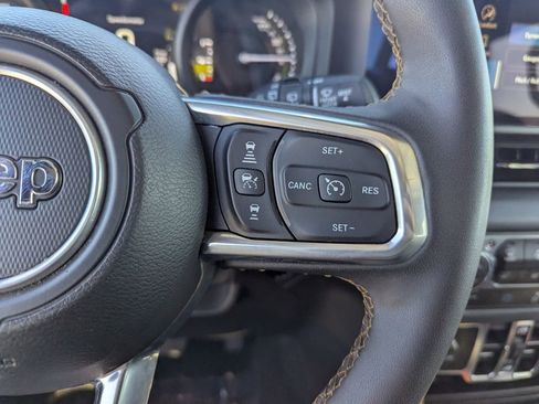 Used 2024 Jeep Wrangler Sahara image 28