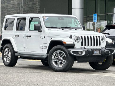 Used 2021 Jeep Wrangler Unlimited Sahara image 2