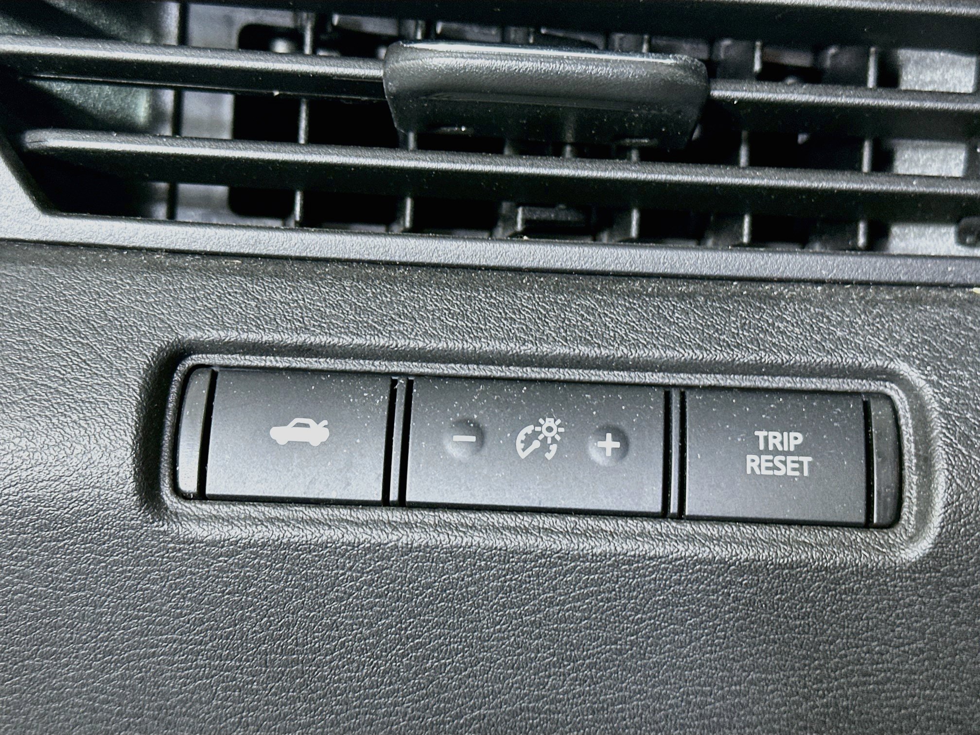 Used 2024 Nissan Altima 2.5 SV FWD image 17