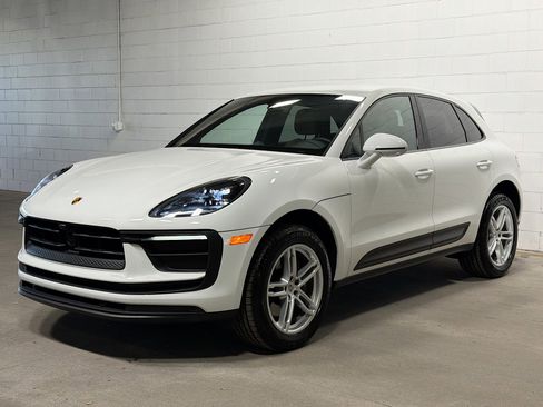Used 2025 Porsche Macan image 1
