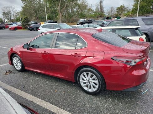 Used 2022 Toyota Camry LE image 7
