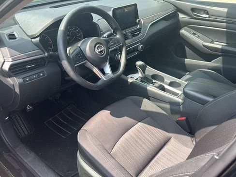 Used 2025 Nissan Altima 2.5 SV FWD image 11