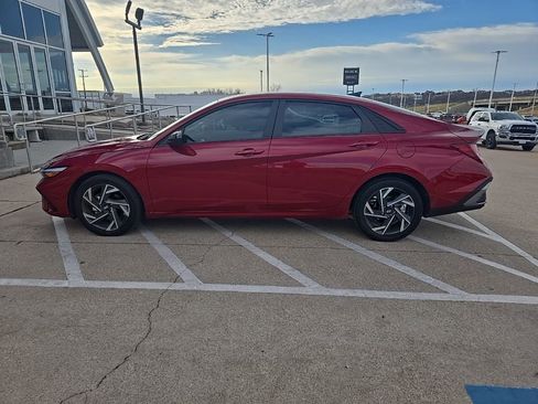 Used 2025 Hyundai Elantra Sport image 8