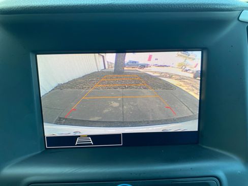 Used 2024 GMC Terrain SLE w/ Driver Convenience Package image 15