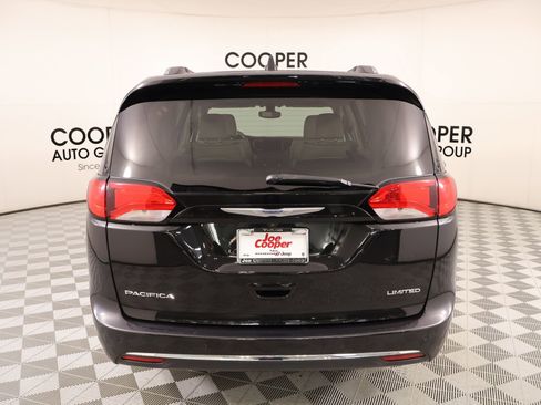 Used 2017 Chrysler Pacifica Limited w/ Tire & Wheel Group image 24