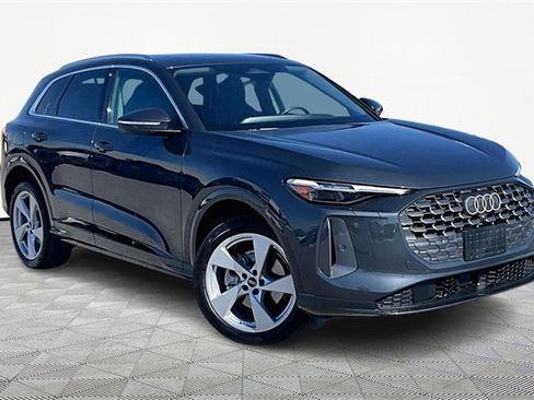 Used 2025 Audi Q5 Premium Plus w/ Premium Plus image 11