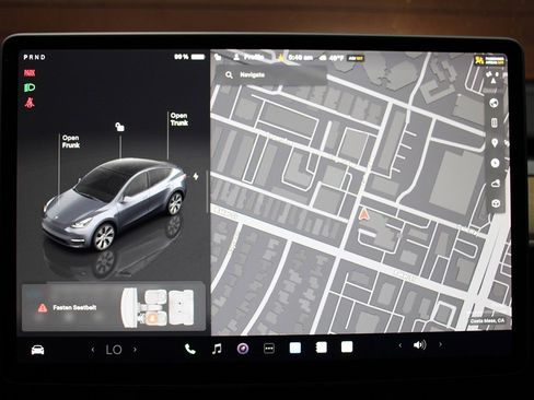 Used 2023 Tesla Model Y Long Range image 17