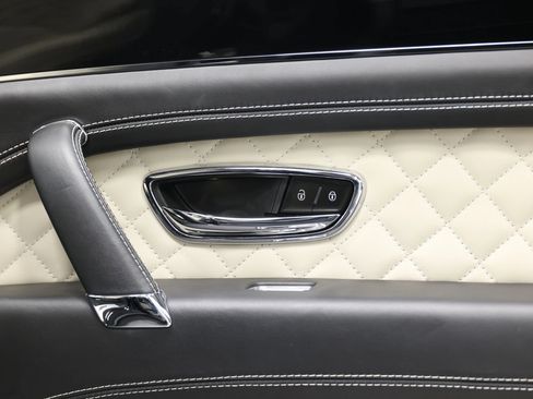Used 2017 Bentley Bentayga AWD/4WD image 85