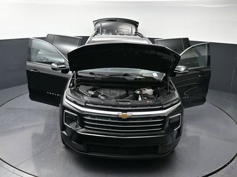 Used 2025 Chevrolet Traverse LT FWD image 40