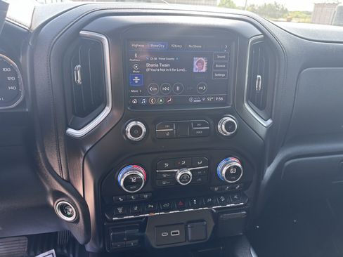 Used 2022 GMC Sierra 2500 AT4 w/ AT4 Premium Plus Package AWD/4WD image 15