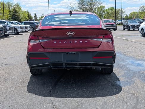 Certified 2025 Hyundai Elantra Sport FWD image 4