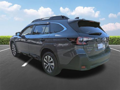 Used 2025 Subaru Outback Premium image 6