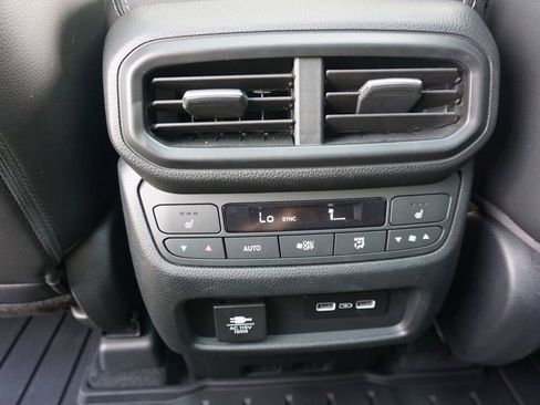 Used 2023 Honda Pilot Elite image 16