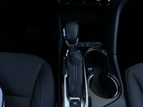 Used 2025 Buick Encore GX Preferred image 21