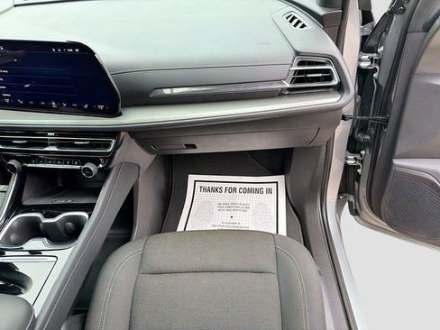 Used 2024 Chevrolet Traverse LT image 17