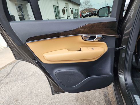 Used 2018 Volvo XC90 T6 Momentum w/ Convenience Package image 16