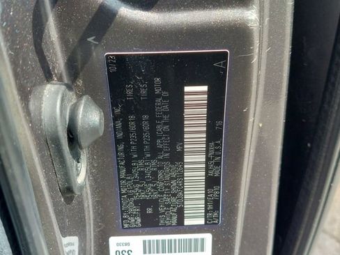 Used 2024 Toyota Sienna XLE w/ XLE Plus Package AWD/4WD image 36