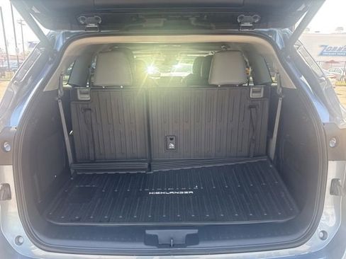 Used 2022 Toyota Highlander Limited AWD/4WD image 12