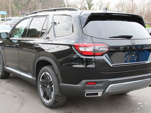 New 2026 Honda Pilot Touring image 11