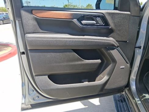 Used 2025 GMC Yukon Denali w/ Sun & Power Step Package AWD/4WD image 12