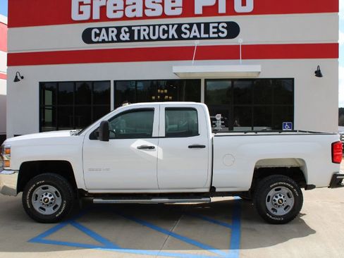 Used 2017 Chevrolet Silverado 2500 W/T image 2