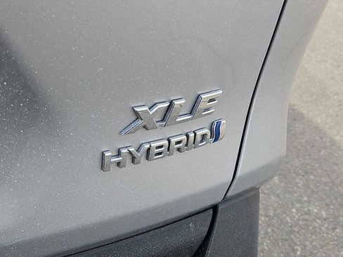 Used 2021 Toyota RAV4 XLE w/ Convenience Package image 13