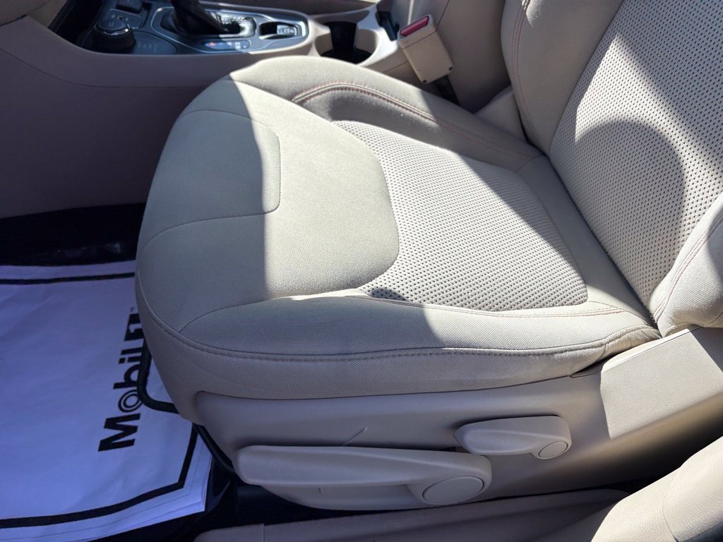 Used 2019 Jeep Cherokee Latitude w/ Popular Appearance Group AWD/4WD image 26