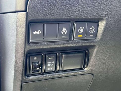 Used 2019 Nissan Armada Platinum w/ Captain's Chairs Package image 22