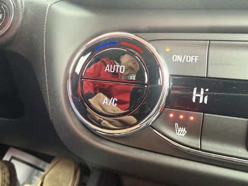 Used 2023 Chevrolet TrailBlazer LT w/ Convenience Package image 43