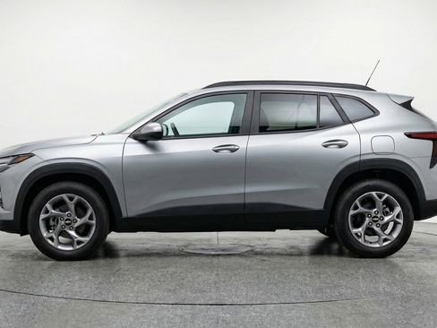 Used 2025 Chevrolet Trax LT image 5