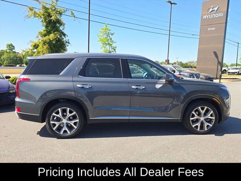 Used 2022 Hyundai Palisade SEL w/ Premium Package FWD image 2