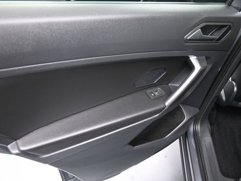 Used 2021 Volkswagen Tiguan SE image 21