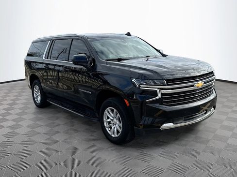 Used 2022 Chevrolet Suburban LT image 3