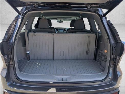 Used 2016 Toyota Highlander XLE AWD/4WD image 6