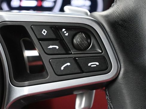 Used 2022 Porsche Cayenne S image 9