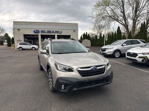 Used 2020 Subaru Outback Premium image 1