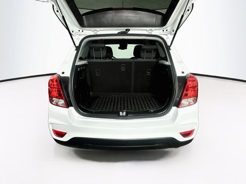Used 2022 Chevrolet Trax LS w/ Tint and Cruise Package FWD image 28