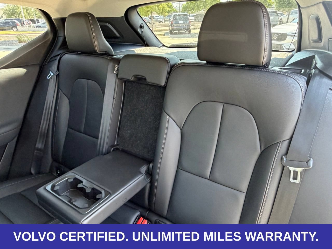 Certified 2025 Volvo XC40 B5 Plus AWD/4WD image 32