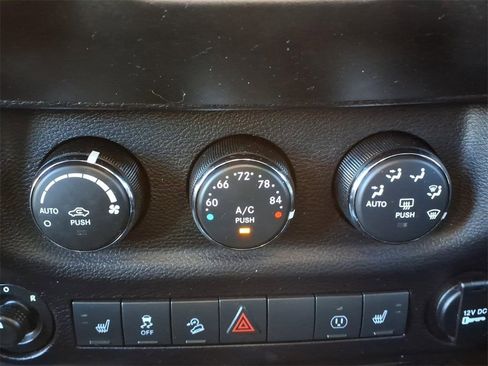 Used 2015 Jeep Wrangler Unlimited Sahara image 11