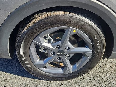 Certified 2025 Kia K4 LXS image 8