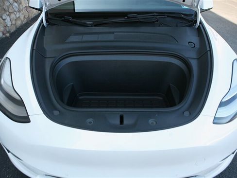 Used 2021 Tesla Model Y Long Range AWD/4WD image 7